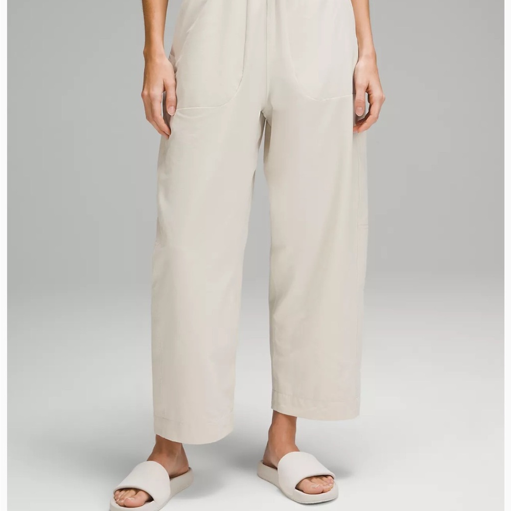 Lululemom mid rise barrel leg cropped pants